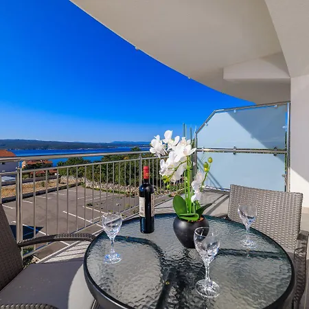 Appartement Lichtdurchflutetes Mit Grillbereich, Meerblick, Waschmaschine Crikvenica